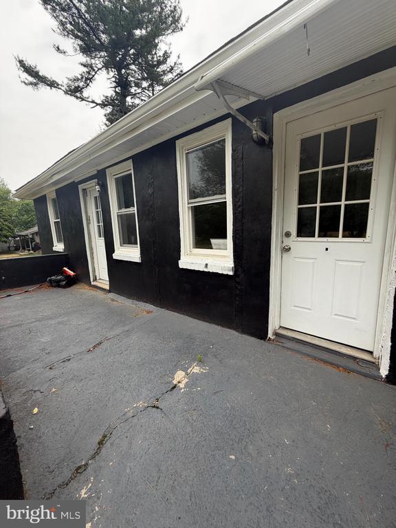 Building Photo - 124 Stanger Ave