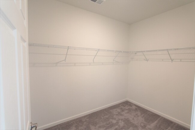 Building Photo - BEAUTIFUL 3BD 2.5 BTH Apartment home RAINT...