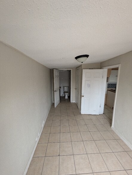 Primary Photo - 3919 1 Harrison Ave