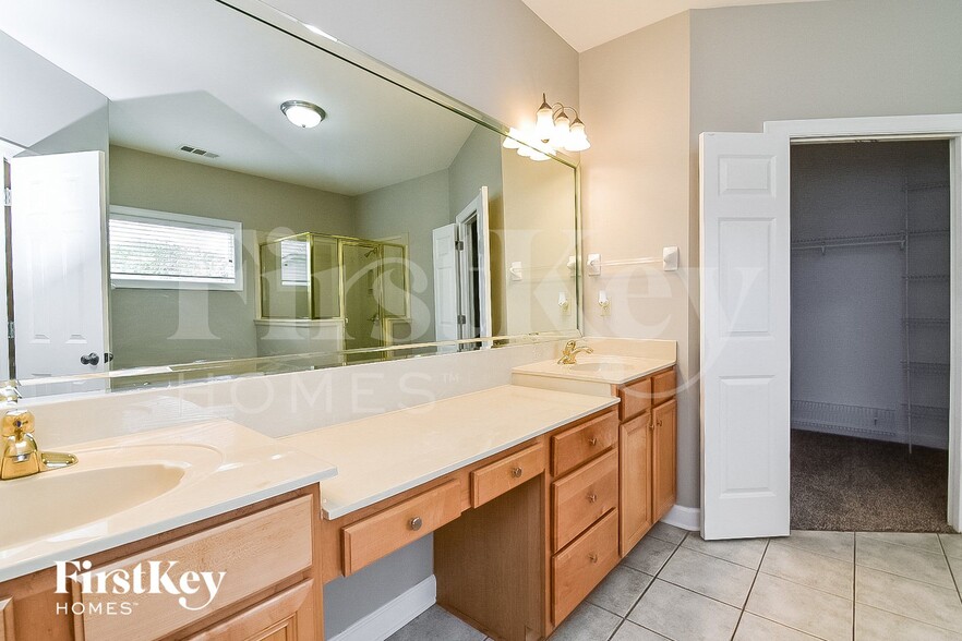 Building Photo - 1713 Belledeer Dr W