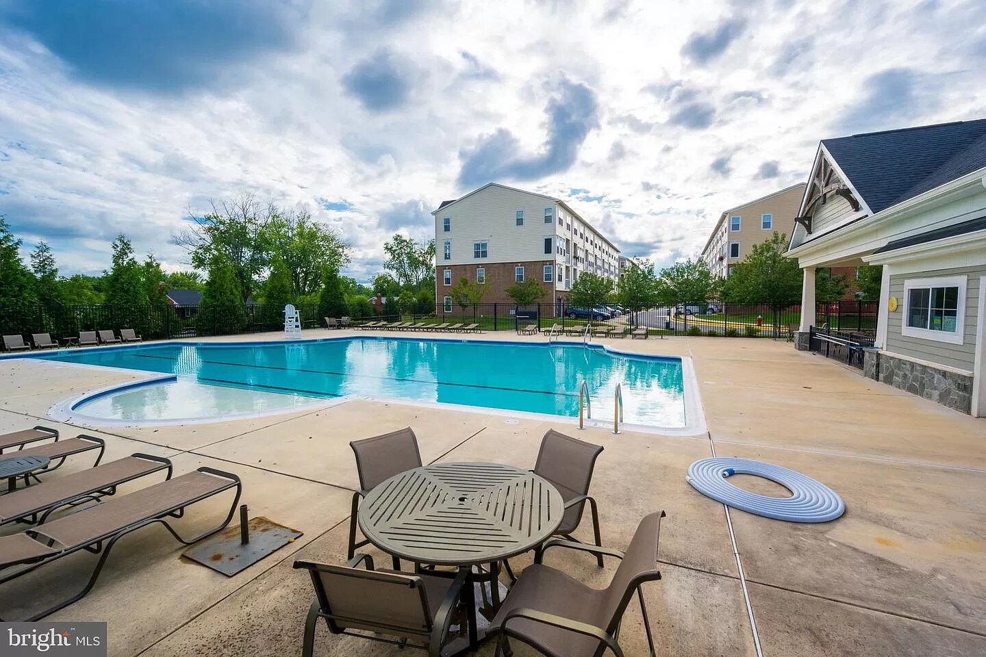 Exterior - community pool - 25239 Laureldale Ter