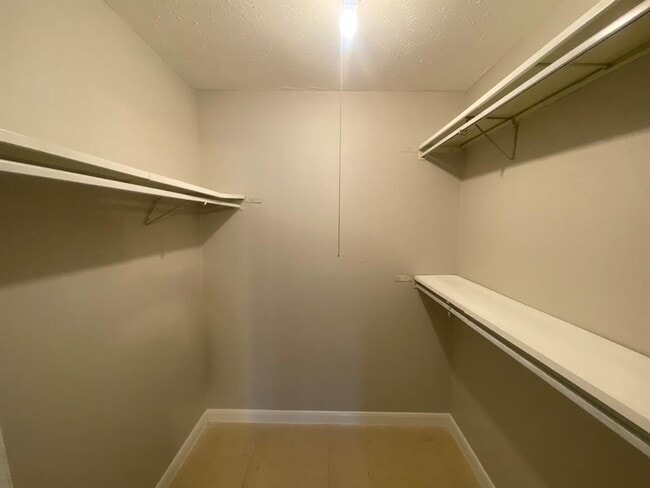 Building Photo - 14511 Flair Dr