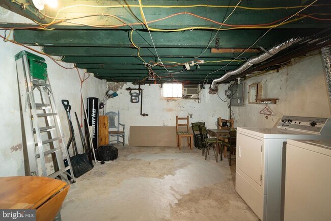 Building Photo - 3265 Salmon St