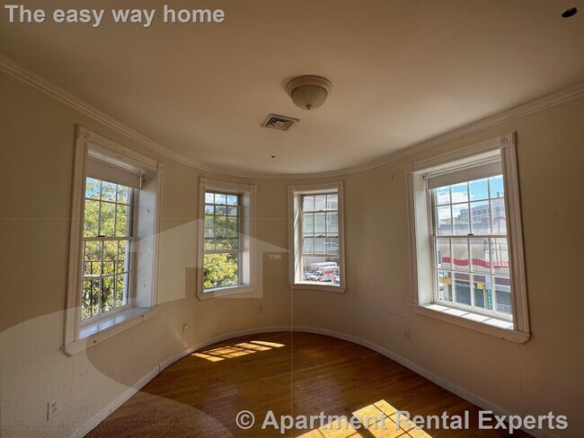 Building Photo - 4 Bishop Allen Dr