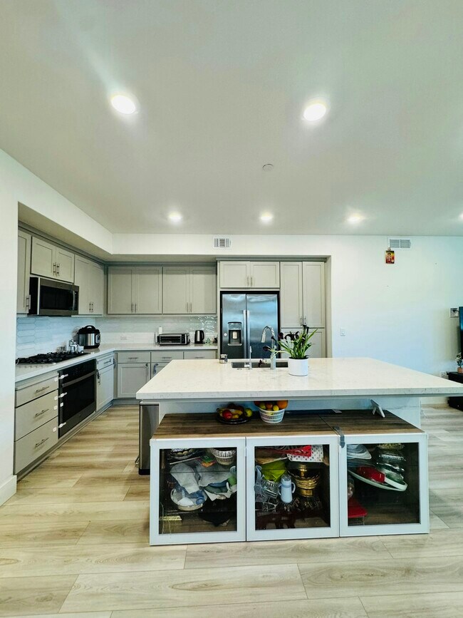 Building Photo - 5750 Greige Cir