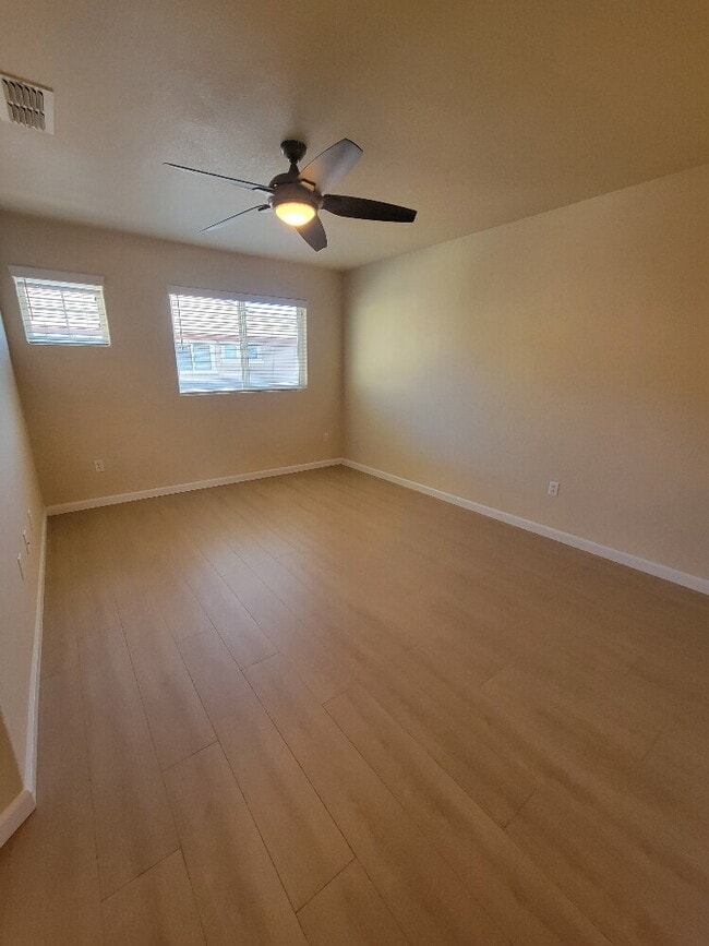 Building Photo - Gorgeous Condo in the heart of Folsom Community