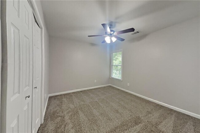 Building Photo - 704 Kirkwood Cir