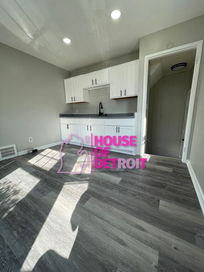 Building Photo - 3 BEDROOM | 1 BATH | FREE PRE SCREEN