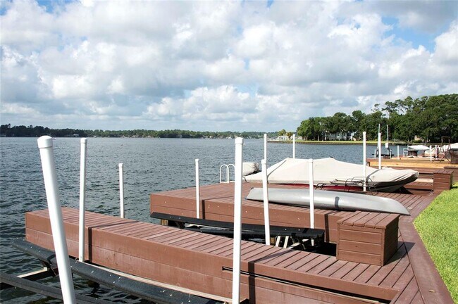 Building Photo - 801 River Rd