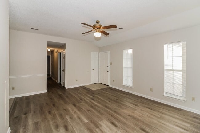 Building Photo - 2563 Country Trail Dr