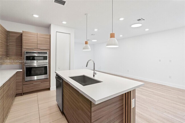 Building Photo - 10441 NW 66th St