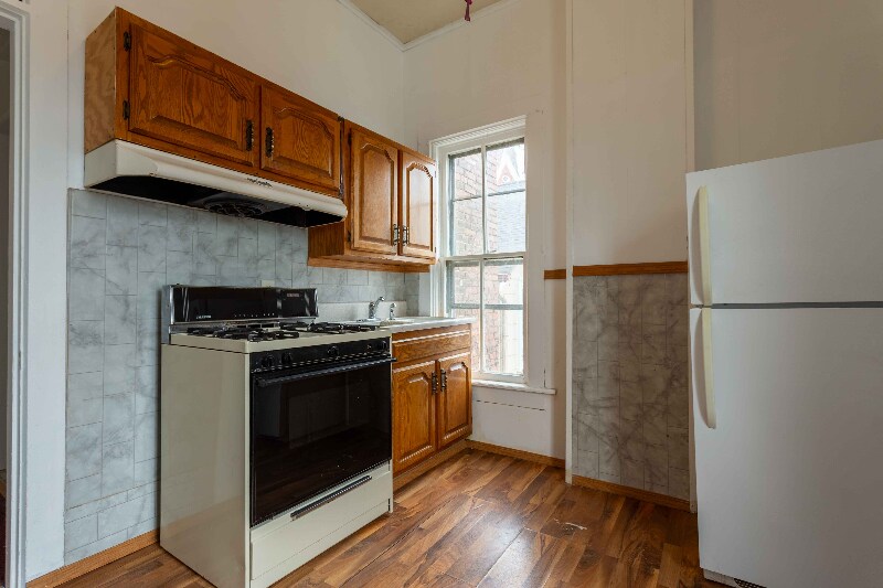 Building Photo - 1660 Iowa St