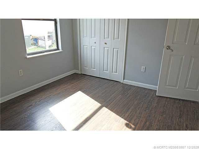 Building Photo - 699 SW Hoffenberg Ave