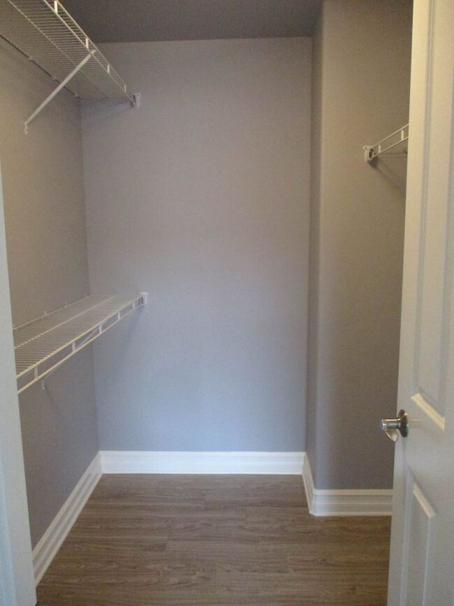 Building Photo - 2 Bedroom 2 Bath Condo in the Hunt Highlan...