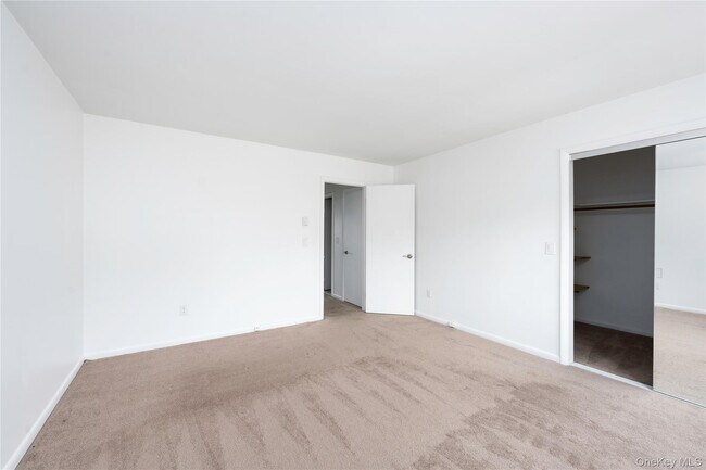 Building Photo - 14 Brewster Woods Dr