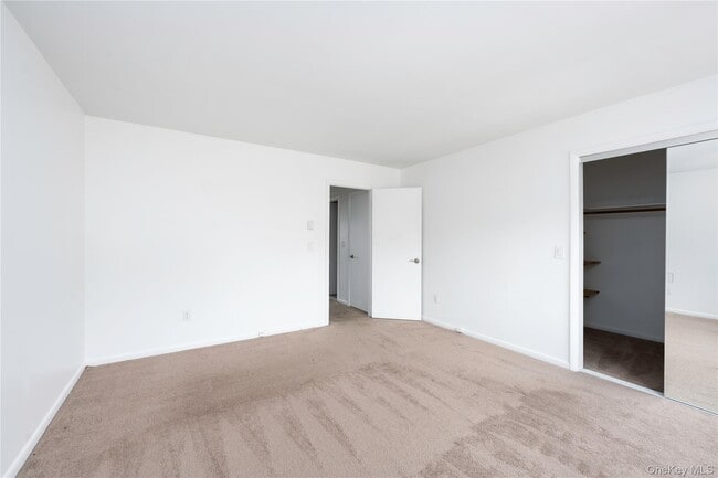 Building Photo - 14 Brewster Woods Dr