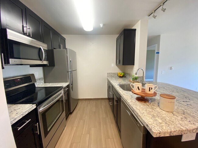 Building Photo - Advent - Beautiful & Bright Two Bedroom W/...