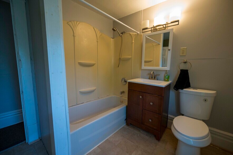 Bathroom-Shower - 319 N Sycamore St