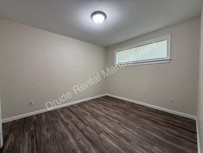 Building Photo - 105 N Ruland St