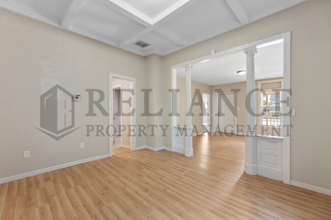 Building Photo - 1329 N Wellington Pl