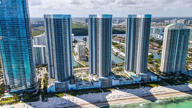 Building Photo - 15901 Collins Ave