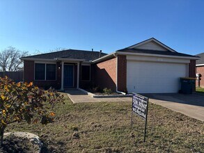 Building Photo - 3/2/2 Near Sherman High School!