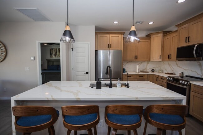 Building Photo - VR - 881 Pueblo Dr