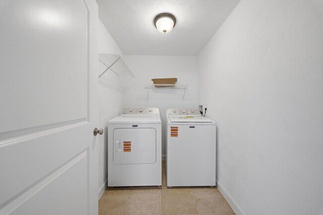 Building Photo - 8037 Crescent Rd