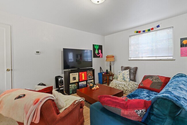 Building Photo - 925 16th St