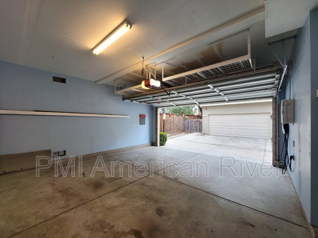 Building Photo - 828 Cadmium Ct