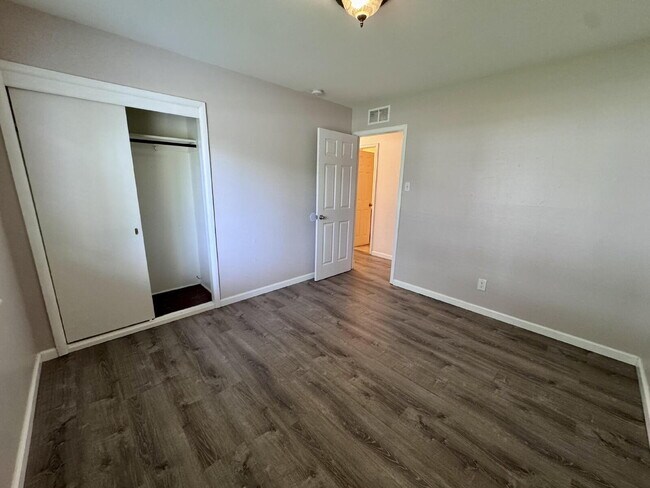 Building Photo - 3031 S Flamingo Way