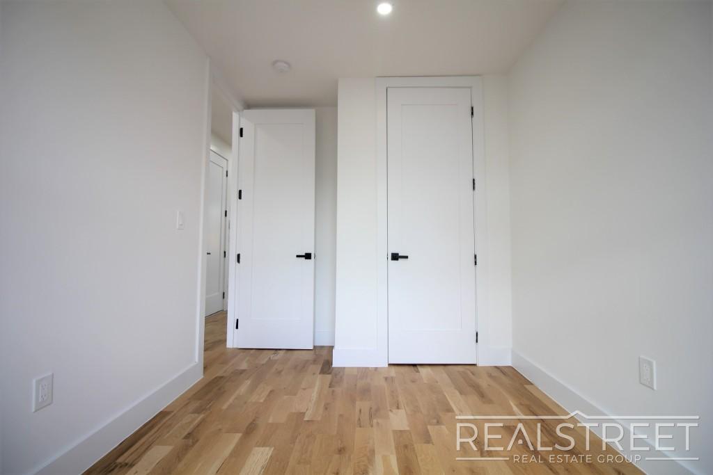 Building Photo - Stunnging NEW 4 Bed floor trhu in Bed Stuy/Ocean Hill with in unit W/D!