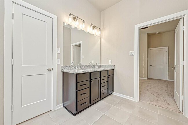 Building Photo - 493 Longleaf Pine Dr