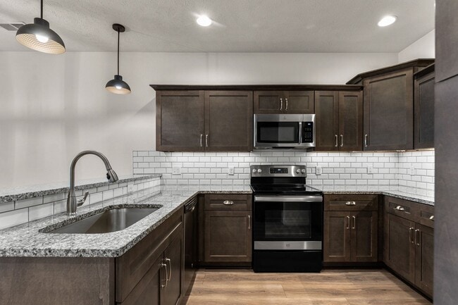 Building Photo - NEW LUXURY 2 BED 2 BATH 1 CAR GARAGE DUPLEX