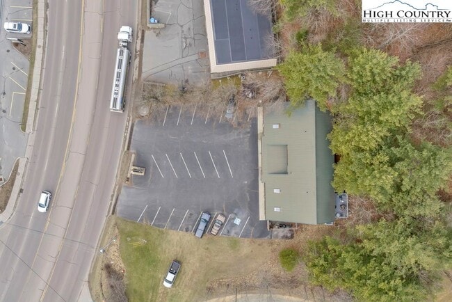 Building Photo - 483 NC-105 Extension