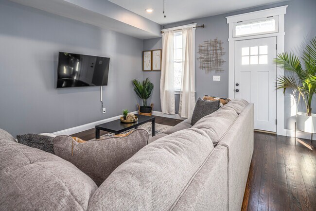 Building Photo - 422 Thornton St