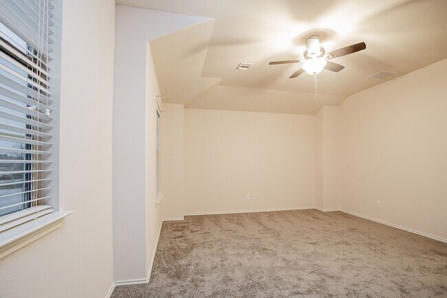 Building Photo - Beautiful 4/BR 2.5/BA Home with Incredible...