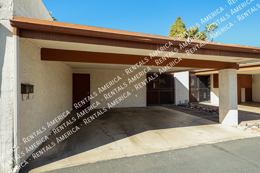 Building Photo - 3214 S El Camino Dr