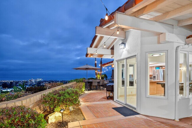 Building Photo - Amazing La Jolla North PB home with panoramic views of the ocean, bay and downtown