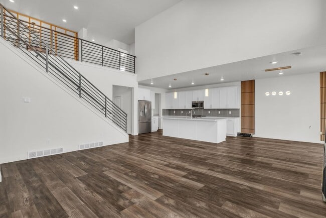 Building Photo - 2468 N Paintbrush Dr