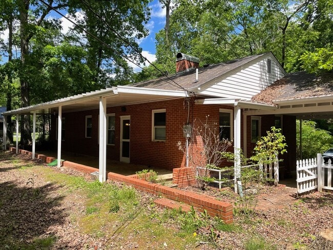 Building Photo - Beautiful 2 bed, 1 bath brick home! Located in Asheboro near McCrary Park!