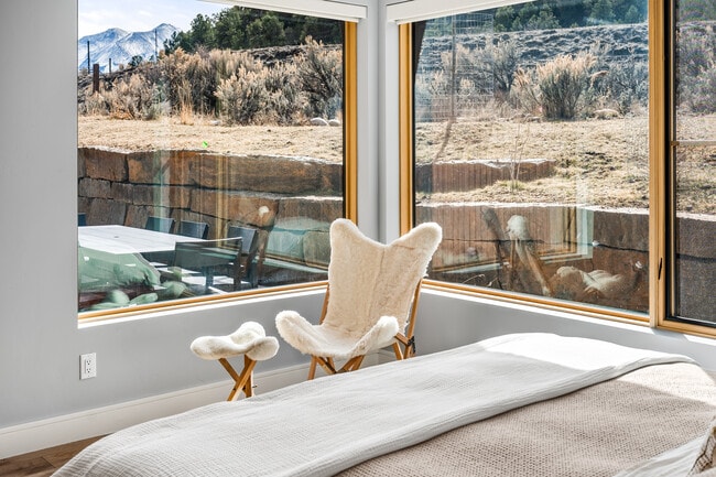 Building Photo - 117 Bowles Dr