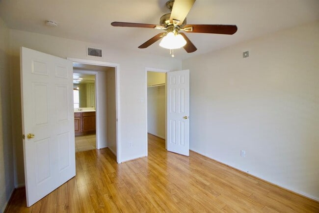 Building Photo - 5929 Queensloch Dr