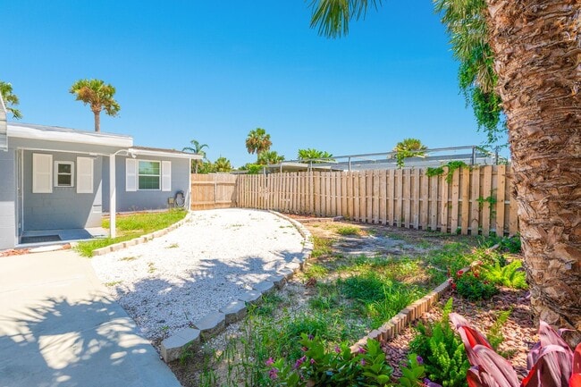 Building Photo - Updated Beachside Ormond Home