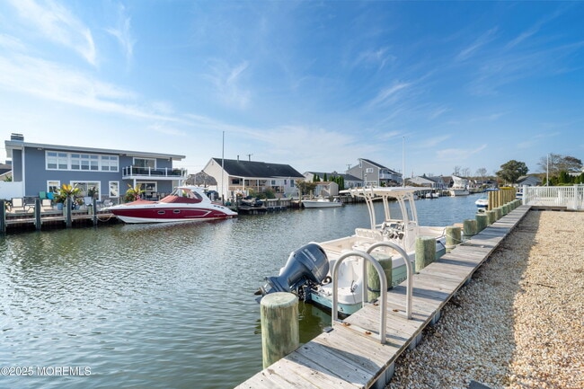 Building Photo - 825 Leeward Dr