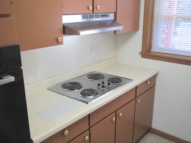 Building Photo - 33 N Clifton Ave