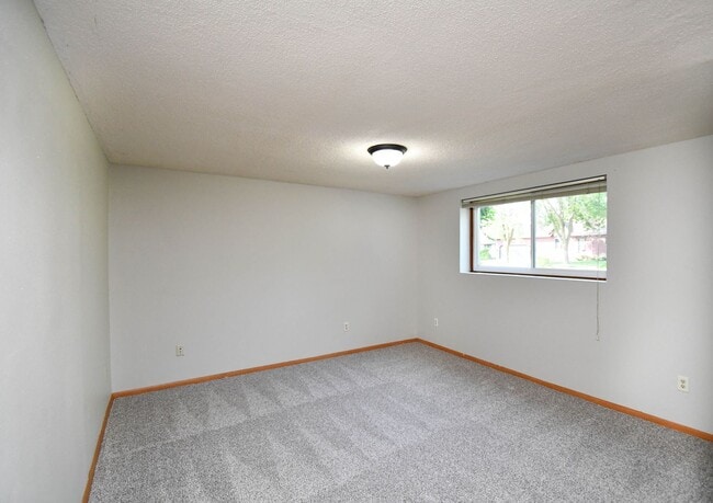 Building Photo - 705 N Montgomery Ct