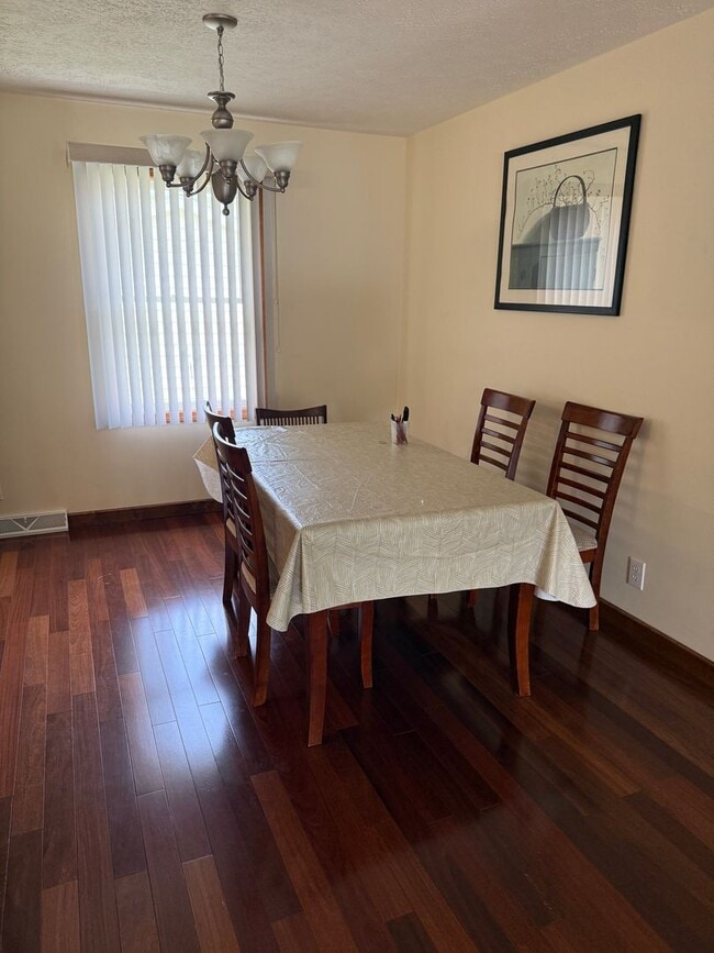 Building Photo - Nice Home for Rent in Downtown Wakarusa