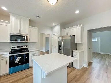 Building Photo - 577 Meloney Dr