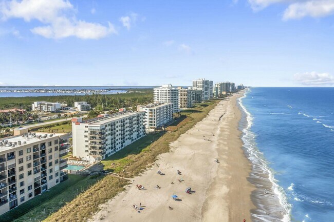 Building Photo - 10152 S Ocean Dr